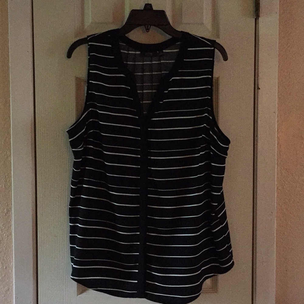 Black and white stripe top
